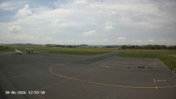 Pojezdová dráha C, benzinová stanice, runway