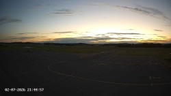 Pojezdová dráha C, benzinová stanice, runway