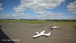 Pojezdová dráha C, benzinová stanice, runway
