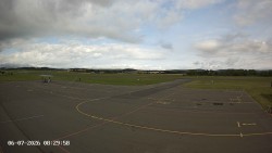 Pojezdová dráha C, benzinová stanice, runway