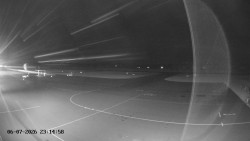 Pojezdová dráha C, benzinová stanice, runway