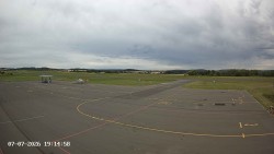 Pojezdová dráha C, benzinová stanice, runway