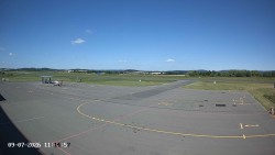 Pojezdová dráha C, benzinová stanice, runway