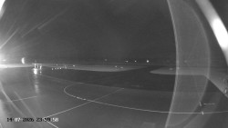 Pojezdová dráha C, benzinová stanice, runway
