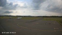 Pojezdová dráha C, benzinová stanice, runway