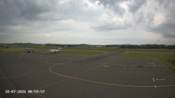 Pojezdová dráha C, benzinová stanice, runway