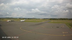 Pojezdová dráha C, benzinová stanice, runway