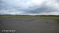 Pojezdová dráha C, benzinová stanice, runway