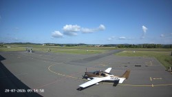 Pojezdová dráha C, benzinová stanice, runway