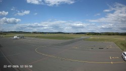 Pojezdová dráha C, benzinová stanice, runway