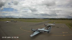 Pojezdová dráha C, benzinová stanice, runway