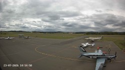 Pojezdová dráha C, benzinová stanice, runway