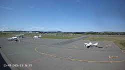 Pojezdová dráha C, benzinová stanice, runway