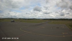 Pojezdová dráha C, benzinová stanice, runway