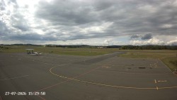 Pojezdová dráha C, benzinová stanice, runway