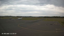 Pojezdová dráha C, benzinová stanice, runway