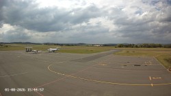 Pojezdová dráha C, benzinová stanice, runway