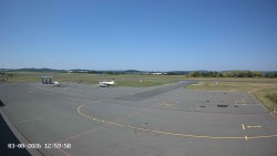 Pojezdová dráha C, benzinová stanice, runway