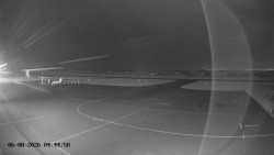 Pojezdová dráha C, benzinová stanice, runway