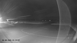 Pojezdová dráha C, benzinová stanice, runway