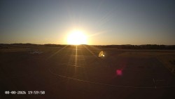 Pojezdová dráha C, benzinová stanice, runway