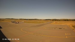 Pojezdová dráha C, benzinová stanice, runway