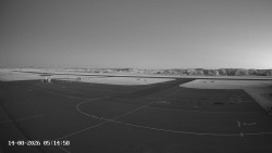 Pojezdová dráha C, benzinová stanice, runway