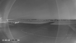 Pojezdová dráha C, benzinová stanice, runway