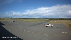 Pojezdová dráha C, benzinová stanice, runway