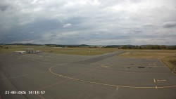 Pojezdová dráha C, benzinová stanice, runway