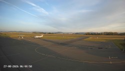 Pojezdová dráha C, benzinová stanice, runway