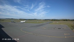 Pojezdová dráha C, benzinová stanice, runway