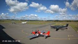 Pojezdová dráha C, benzinová stanice, runway