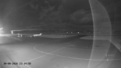 Pojezdová dráha C, benzinová stanice, runway