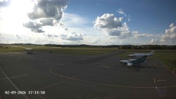 Pojezdová dráha C, benzinová stanice, runway