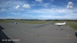 Pojezdová dráha C, benzinová stanice, runway