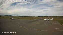Pojezdová dráha C, benzinová stanice, runway