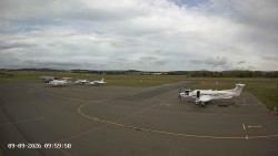 Pojezdová dráha C, benzinová stanice, runway