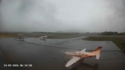 Pojezdová dráha C, benzinová stanice, runway