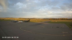 Pojezdová dráha C, benzinová stanice, runway