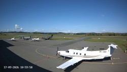 Pojezdová dráha C, benzinová stanice, runway