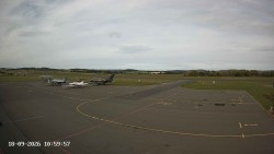 Pojezdová dráha C, benzinová stanice, runway