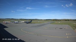 Pojezdová dráha C, benzinová stanice, runway