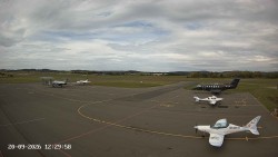 Pojezdová dráha C, benzinová stanice, runway