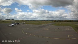 Pojezdová dráha C, benzinová stanice, runway