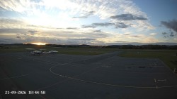 Pojezdová dráha C, benzinová stanice, runway