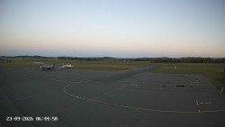 Pojezdová dráha C, benzinová stanice, runway