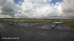 Pojezdová dráha C, benzinová stanice, runway