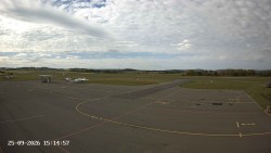 Pojezdová dráha C, benzinová stanice, runway