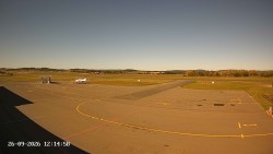 Pojezdová dráha C, benzinová stanice, runway